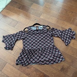 Michael Kors Cold Shoulder Peplum Flutter Sleeve Too - L